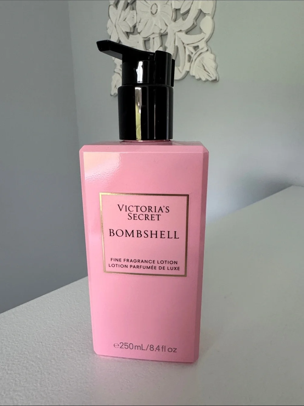 NWT Victoria's Secret Bombshell Lotion in Pink with Black Pump